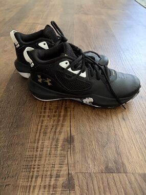 Under Armour Kids Black and White Athletic Sneakers 6.5Y